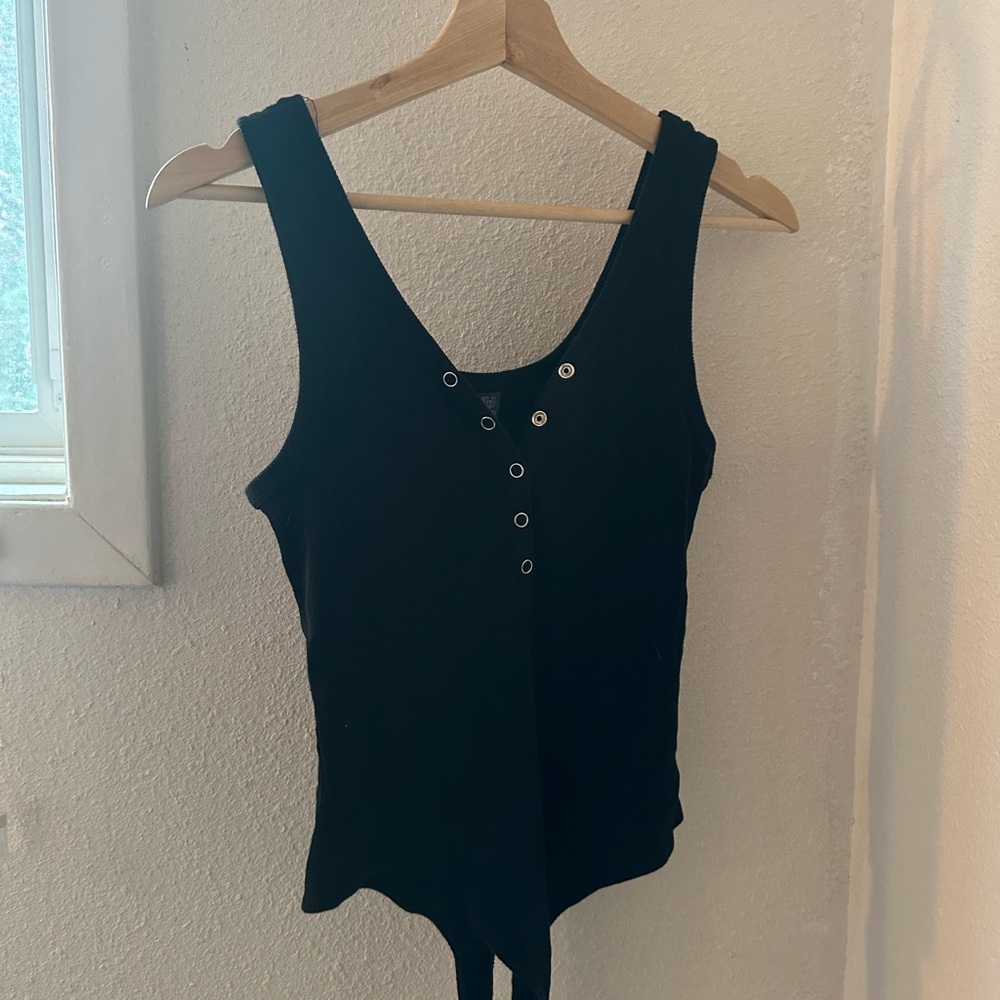 Black Sleeveless Women's Top